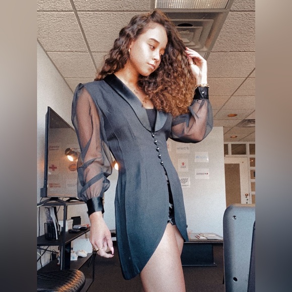 MEET THE POSHER, @MCOVETTA16 - Picture 5 of 5